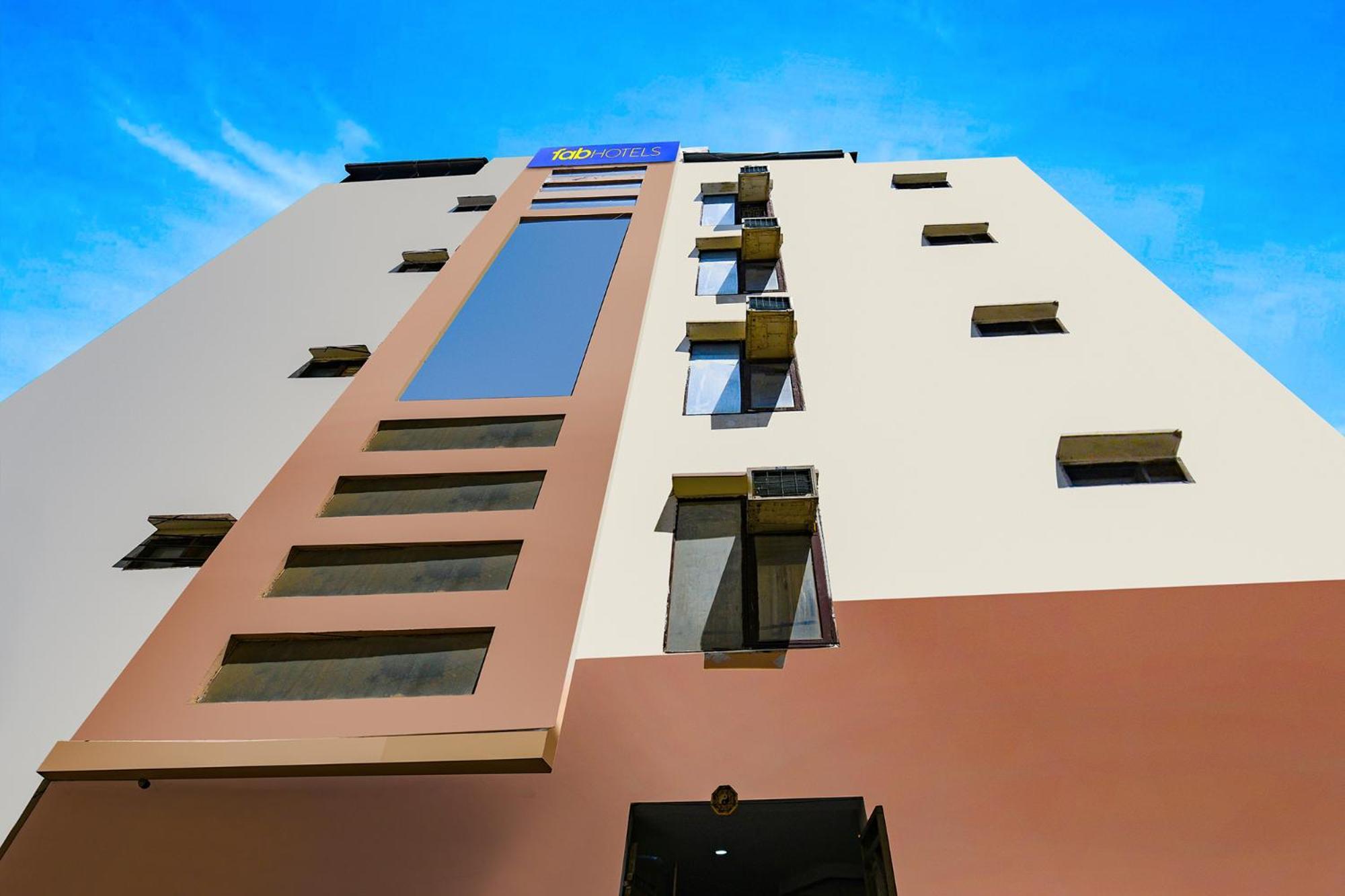 Fabhotel Pp Residency Tilak Nagar New Delhi Exterior foto